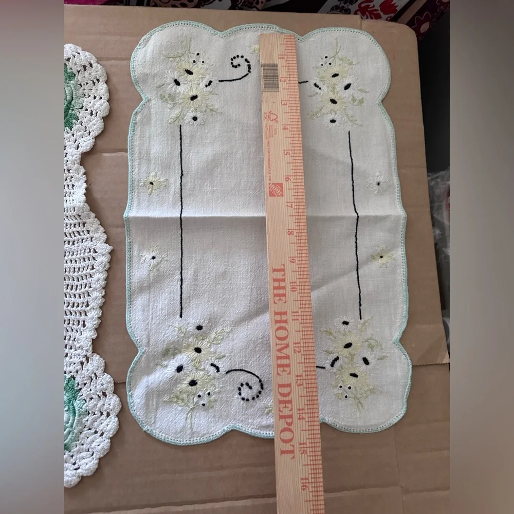 Mismatched Doilies etc Vintage lot of 6